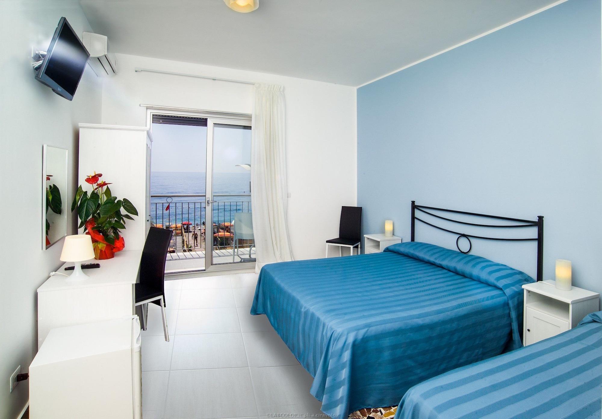 Maniel Beach Hotel Letojanni Eksteriør billede