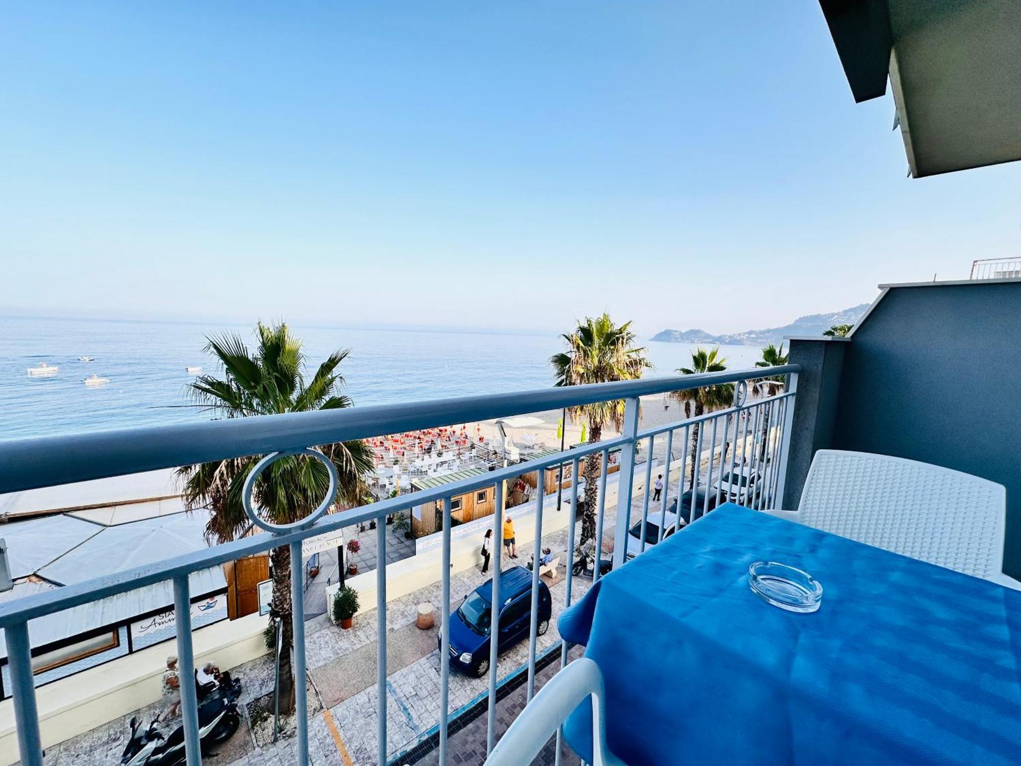 Maniel Beach Hotel Letojanni Eksteriør billede
