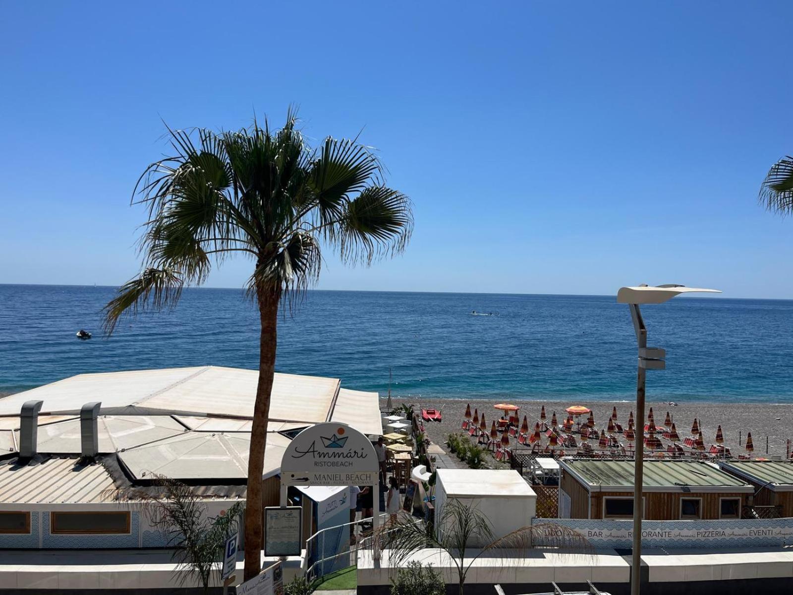 Maniel Beach Hotel Letojanni Eksteriør billede