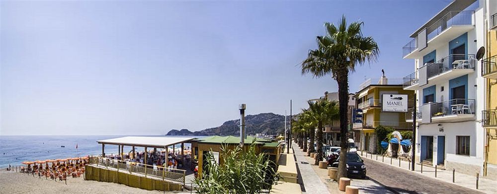 Maniel Beach Hotel Letojanni Eksteriør billede